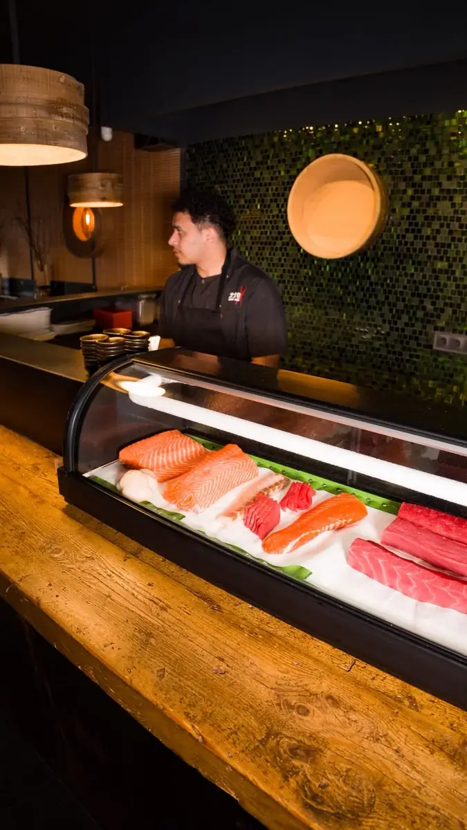 Barra del restaurante 220 Sushi